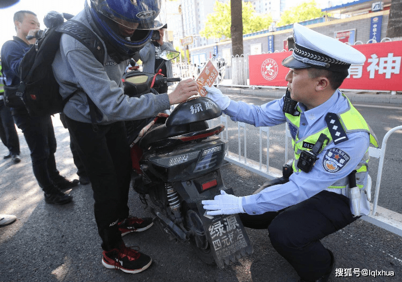 各地嚴查無牌電動車，為什么急著給電動車上牌照？今天才知道原因(圖5)
