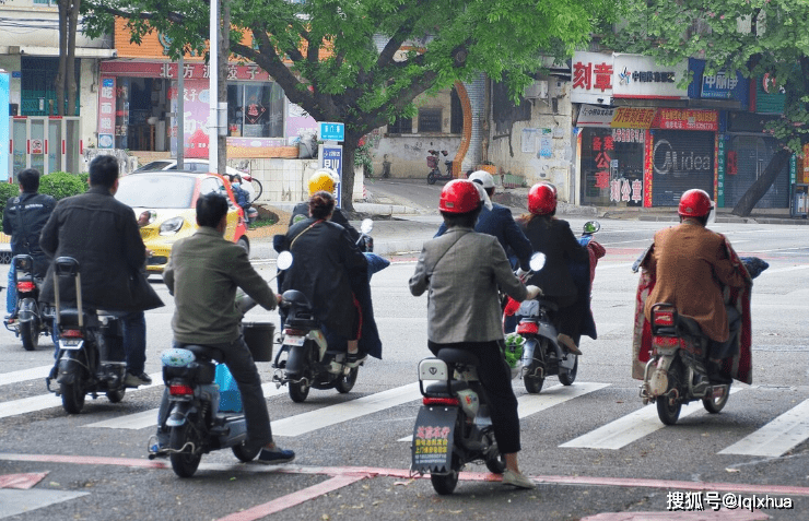 各地嚴查無牌電動車，為什么急著給電動車上牌照？今天才知道原因(圖9)